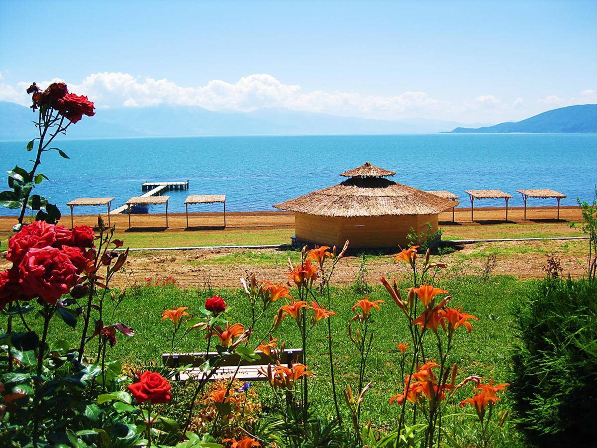Lakeview Hotel And Resort Otesevo Exterior photo