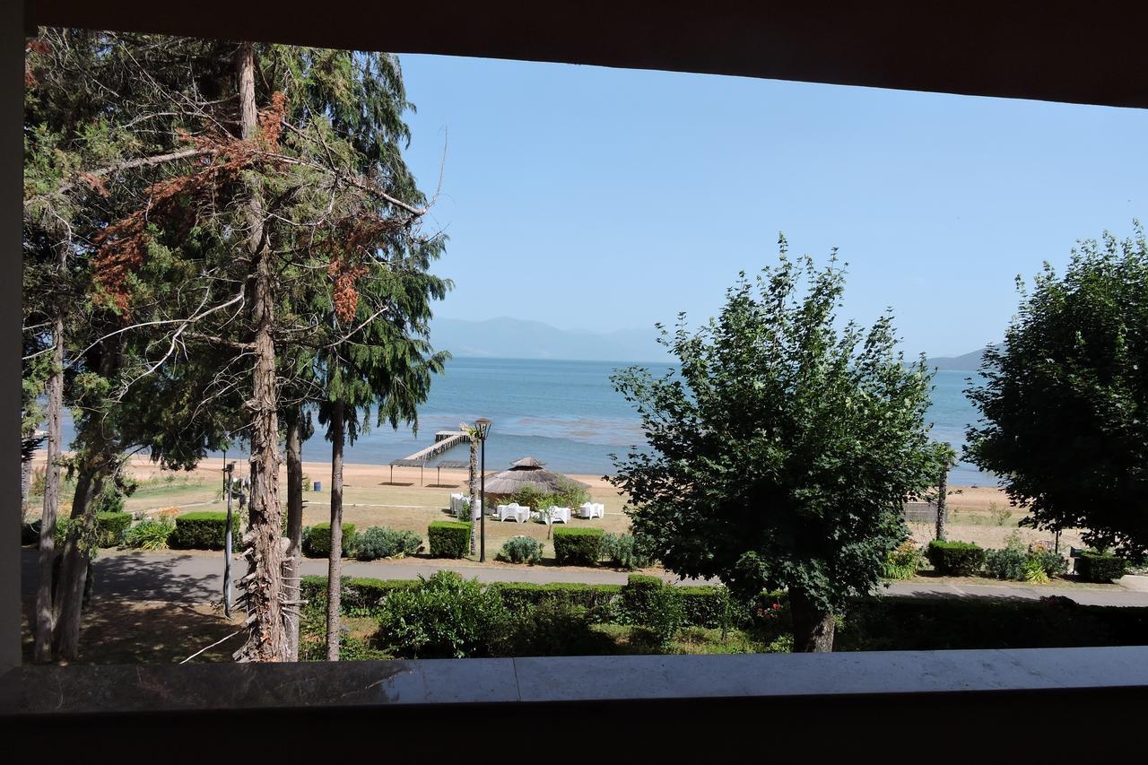 Lakeview Hotel And Resort Otesevo Exterior photo